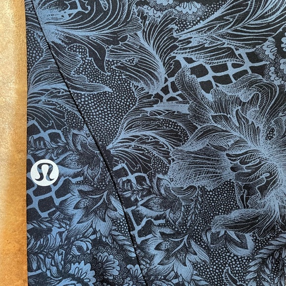 Lululemon legginngs - Picture 2 of 6